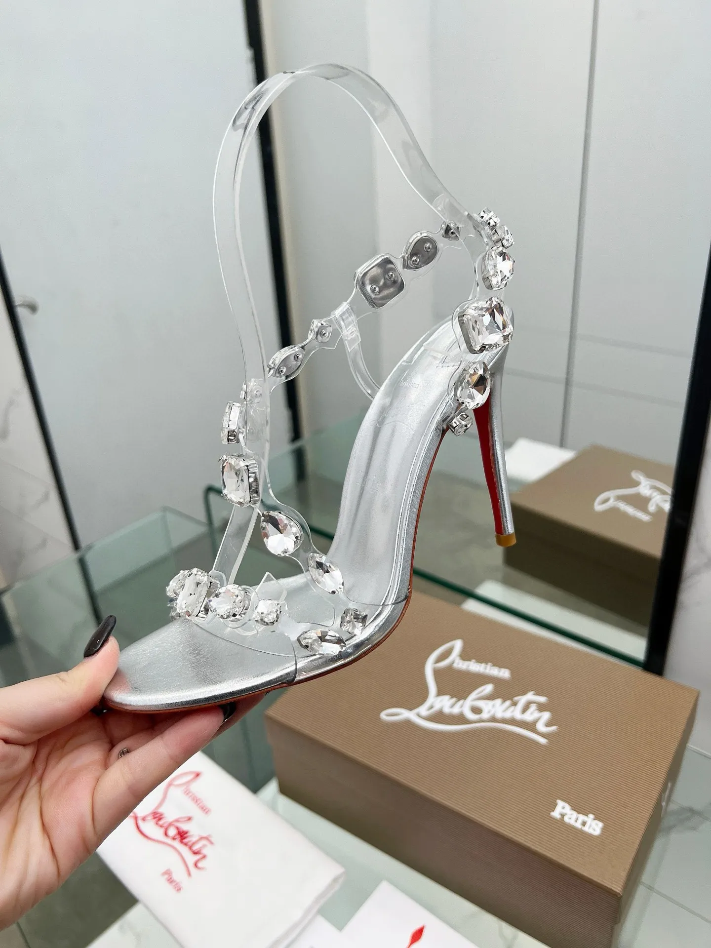 👟👟Ex-factory price 600👟👟 ChristianLouboutin/Lu Boting CL red-soled shoes 🔥4050 New spring and summer series debut, creative and bold shoe design shows avant-garde attitude and refreshes urban style. Elegant and fashionable, it is embellished with a silver buckle and colorful crystals that wrap beautifully around the ankle💎.   1⃣️Fabric: Imported original material PUC 2⃣️Inner lining: Imported Italian lambskin, super soft and delicate 3⃣️Outsole: Imported Italian original original color genuine leather sole Heel height 10.5 4⃣️Code number: 35 to 39 (customized at 40.41.42.43)